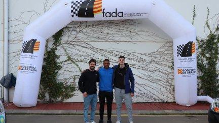 Imagen de los tres pilotos becados para participar en el Regional de Slalom.