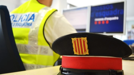 Agentes de la policía científica de los Mossos d'Esquadra se han desplazado al centro penitenciario para la investigación. / Europa Press