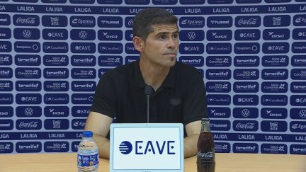 Antonio Hidalgo, entrenador SD Huesca, durante la rueda de prensa en Tenerife