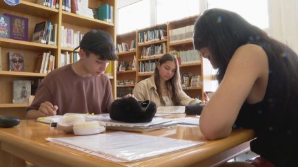 Los estudiantes de Bachillerato, FP o Universidad pueden solicitar las ayudas ya a través de la web del Ministerio de Educación.