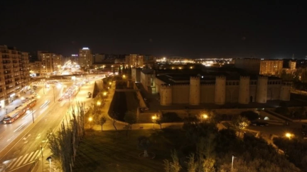 El Palacio de la Aljafería apagado en una pasada edición de La Hora del Planeta. / Europa Press