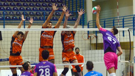 Una imagen del encuentro de la primera vuelta de la liga regular disputado en Melilla.