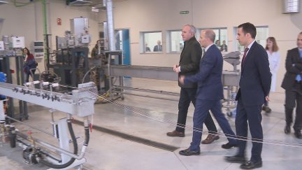 El presidente de Aragón ha visitado, junto con el presidente del Grupo Samca, la fábrica de Nurel.
