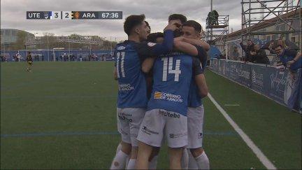 Los jugadores del Utebo celebran el tercer gol del encuentro.