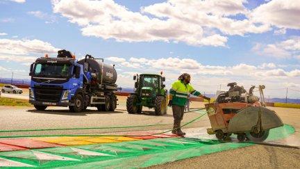 Este lunes han comenzado las obras de reasfaltado del Circuito de MotorLand Aragón.