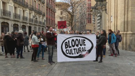 Protesta de la plataforma Bloque Cultural este lunes en Zaragoza.