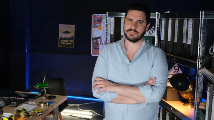 Nacho Navarro presenta 'Abismo' en Aragón Radio.