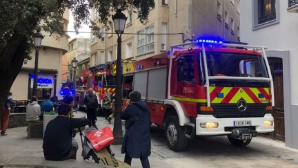 El fuego ha obligado a evacuar todo el inmueble en el que se ubica el restaurante. | DPH