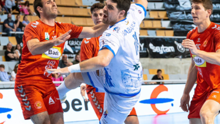 Imagen de un momento del partido entre Bada Huesca y Cangas
