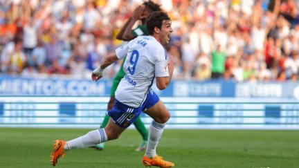 Iván Azón celebra su tanto ante el Elche este pasado domingo en La Romareda.