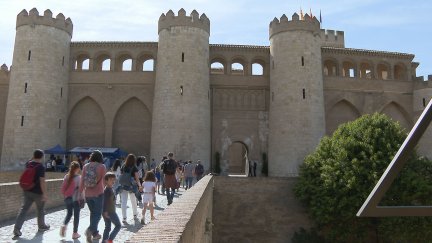 El palacio de la Aljafería recibe más de 300.000 visitas al año.