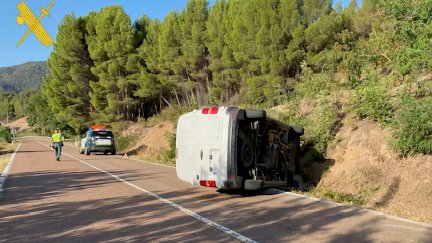 Vehículo que sufre un siniestro en la A-1409. / Guardia Civil