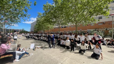 Alumnos del CPI San Jorge de Zaragoza celebrando el Día de la Educación Física en la Calle. / Eva Borque