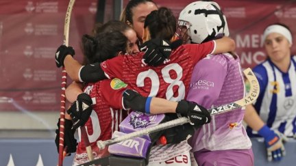 Las jugadoras del Escena Fraga celebran uno de los tantos de este viernes.
