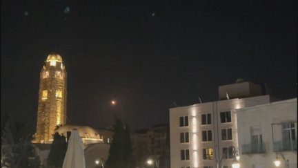 Un artefacto explosivo sobrevuela la la localidad de Isfahan / AFP