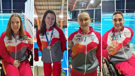 María Delgado, segunda por la derecha, junto al resto de medallistas españoles.