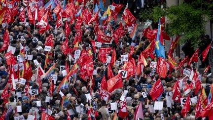Concentración ante la sede de Ferraz en apoyo a Pedro Sánchez. / Europa Press. A. Pérez Meca