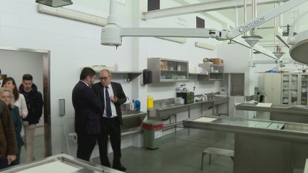 El vicepresidente primero y consejero de Desarrollo Territorial, Despoblación y Justicia, Alejandro Nolasco, junto al director del IMLA, José Manuel Arredondo.