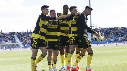La plantilla celebra el gol de Maikel Mesa en Butarque
