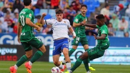 El Real Zaragoza no ha podido derrotar al Burgos en La Romareda.