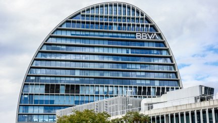 Fachada del edificio ‘La Vela’, en la ciudad del BBVA de Madrid. / Europa Press