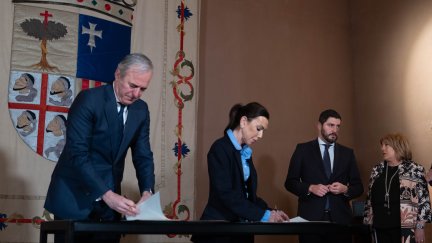 Firma del convenio entre las Cortes y el Gobierno de Aragón. / Gobierno de Aragón