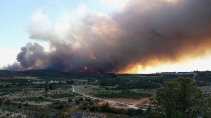 El avance del fuego, visto desde Nonaspe. / Vecino de Nonaspe