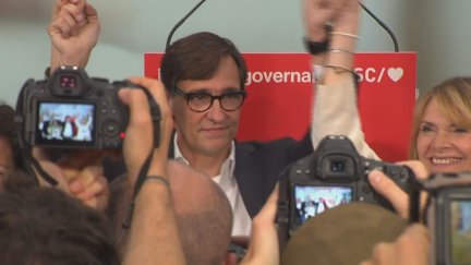 Salvador Illa, celebra la victoria junto los líderes del PSC.
