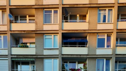 En Baleares y Madrid hay que destinar más del 60% del sueldo al alquiler. / Unsplash