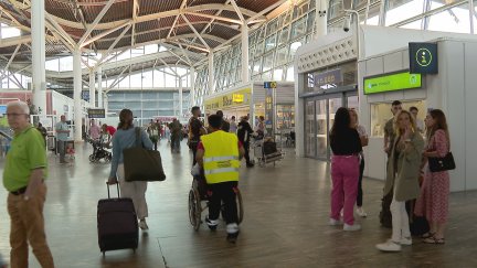 Viajeros en el Aeropuerto de Zaragoza.