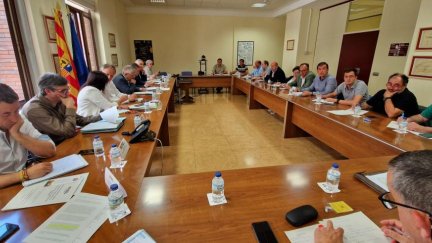 Angel Samper, consejero de Agricultura, Ganadería y Alimentación se ha reunido esta mañana con representantes de ASAJA, ARAGA, UAGA y UPAy FACA