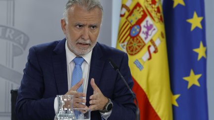 El ministro de Política Territorial y Memoria Democrática de España, Ángel Víctor Torres, durante la rueda de prensa posterior al Consejo de Ministros celebrado este marte en el Palacio de la Moncloa. / Efe. Chema Moya