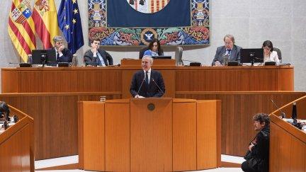 Jorge Azcón en la tribuna de las Cortes de Aragón. / Europa Press