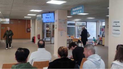La sede del IASS en la Plaza del Pilar ha empezado a atender solicitudes con un horario más extenso. / DGA