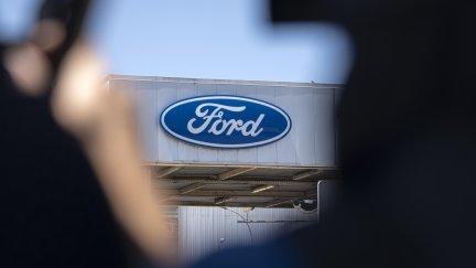 Logotipo de Ford en la fábrica de Almussafes. / Europa Press