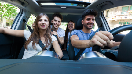 Ha aumentado el uso del coche compartido por el aumento de precio de los billetes de tren. / Canva