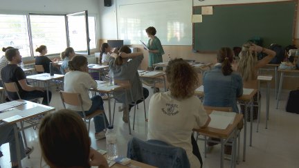 Opositores al comienzo de la prueba en una de las sedes turolenses.