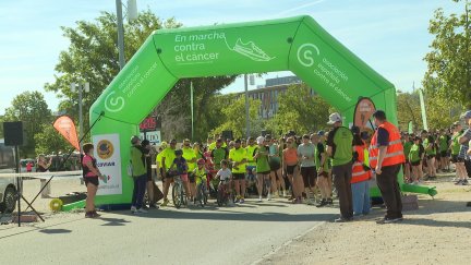 Comienzo de la IX Marcha contra el Cáncer en Zaragoza.