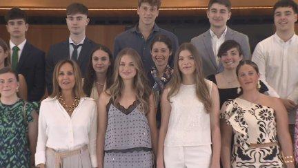 Adriana Lasheras, en la foto a la derecha, junto a la infanta Sofía.