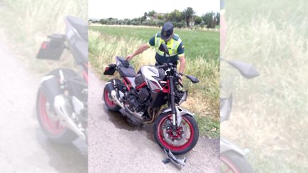 Estado en el que ha quedado la moto siniestrada. / Guardia Civil