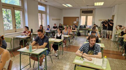 Opositores en el IES Miguel Catalán de Zaragoza este sábado. / Gobierno de Aragón