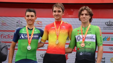 Jaime Castrillo (derecha), ha subido al podio de la categoría Élite.
