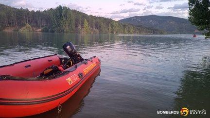 Embarcación de los bomberos de la DPH, en el operativo de búsqueda. / DPH