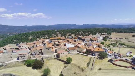 En el municipio turolense de Veguillas de la Sierra viven diez personas y desde la semana pasada cuentan con un habitante más.