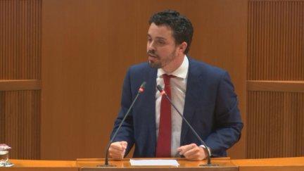 Darío Villagrasa en una intervención en las Cortes de Aragón. / Aragón TV