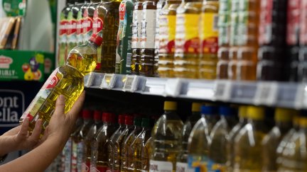 Aceite en el supermercado. / Europa Press