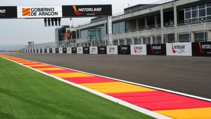 Recta de meta del circuito de velocidad de MotorLand Aragón