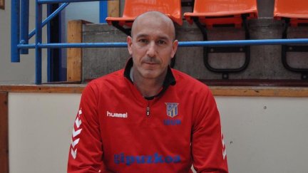 Fernando Bolea posa en su etapa en el Bidasoa Irún.