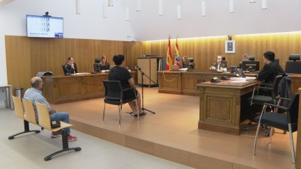 Sesión del juicio al acusado de abusar de varias menores en Huesca. / Aragón TV