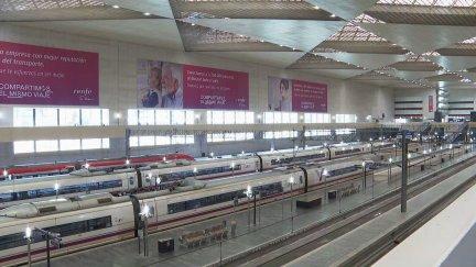 Varios trenes de alta velocidad parados en la estación de Delicias de Zaragoza. / Aragón TV